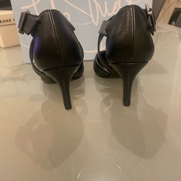 Black crossover heels (size 6 women’s) - Picture 2 of 3